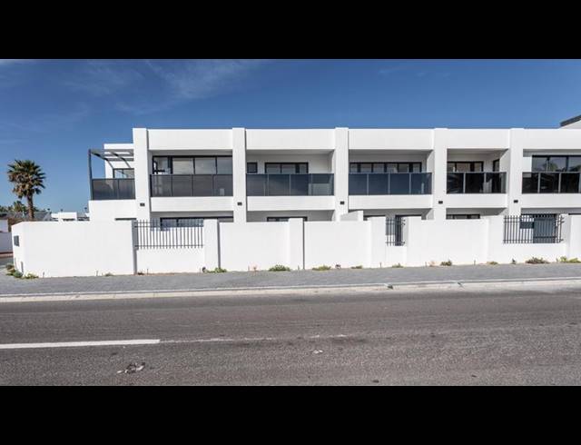 4 BEDROOM TOWNHOUSE FOR SALE IN MELKBOSSTRAND